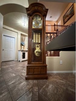 Beautiful Ridgeway grandfather clock in excellent condion