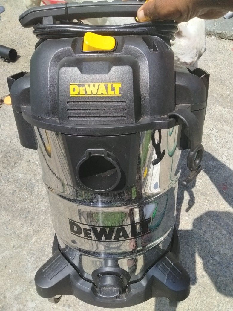Brand New 8 Gallon DeWalt Shop Vac With All Attachments And Yellow Hose