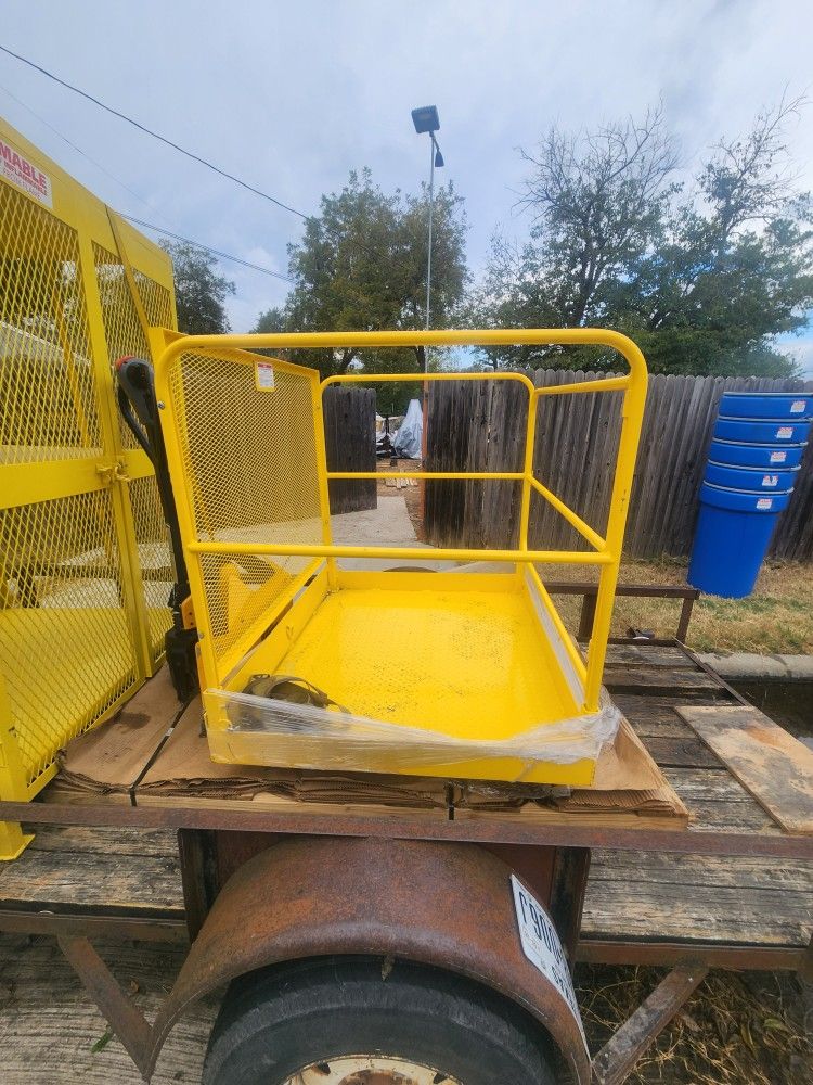 Uline Portable Platform H-2772 48"×40"