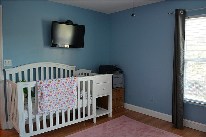 Crib with side changing table
