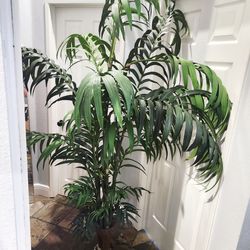 Artificial palm tree