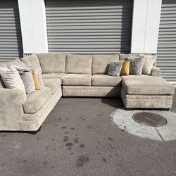 Sectional Couch 