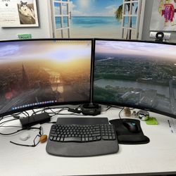 Samsung 32” Gaming Monitors, with Arm Stand