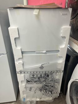 Frigidaire Top-Freezer Refrigerator