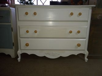Solid wood DRESSER 3 drawers
