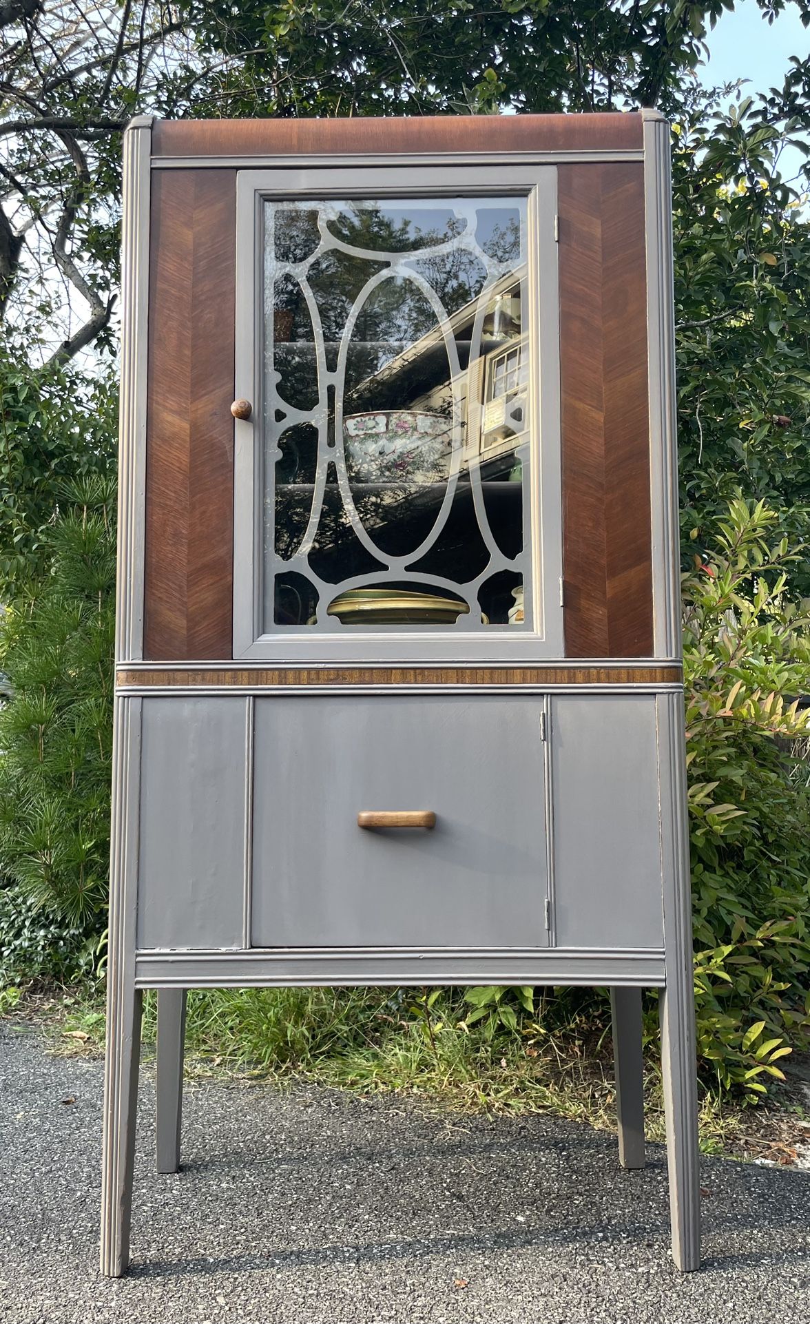 Hutch / China Cabinet