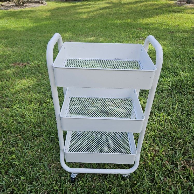WHITE METAL 3 TIER SHELF ON WHEELS