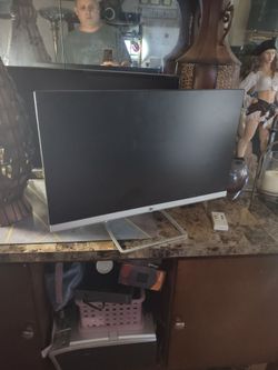 23 inch Razor thin HP 1080 pixels in excellent conditions