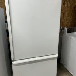 REFRIGERATOR 