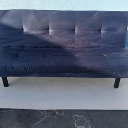 CLEAN FUTON: 5.5FT LONG 2.7 FT TALL