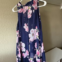 Beautiful girls dress - size 4 P (approximately 12 years)