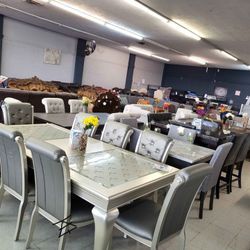 Orsina Silver Extendable Dining Room Set
Homelegance$10 Down Payment And Financing Available