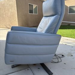 Electric Recliner. Designer. Natuzzi 
