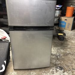 Mini Fridge 
