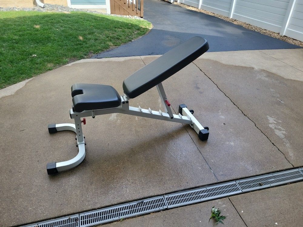 Adjustable Weight Lifting Bench