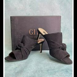 GI-KADIE Black Microsuede 8.5M Mid Heel/Pump Open Toe Shoe NIB