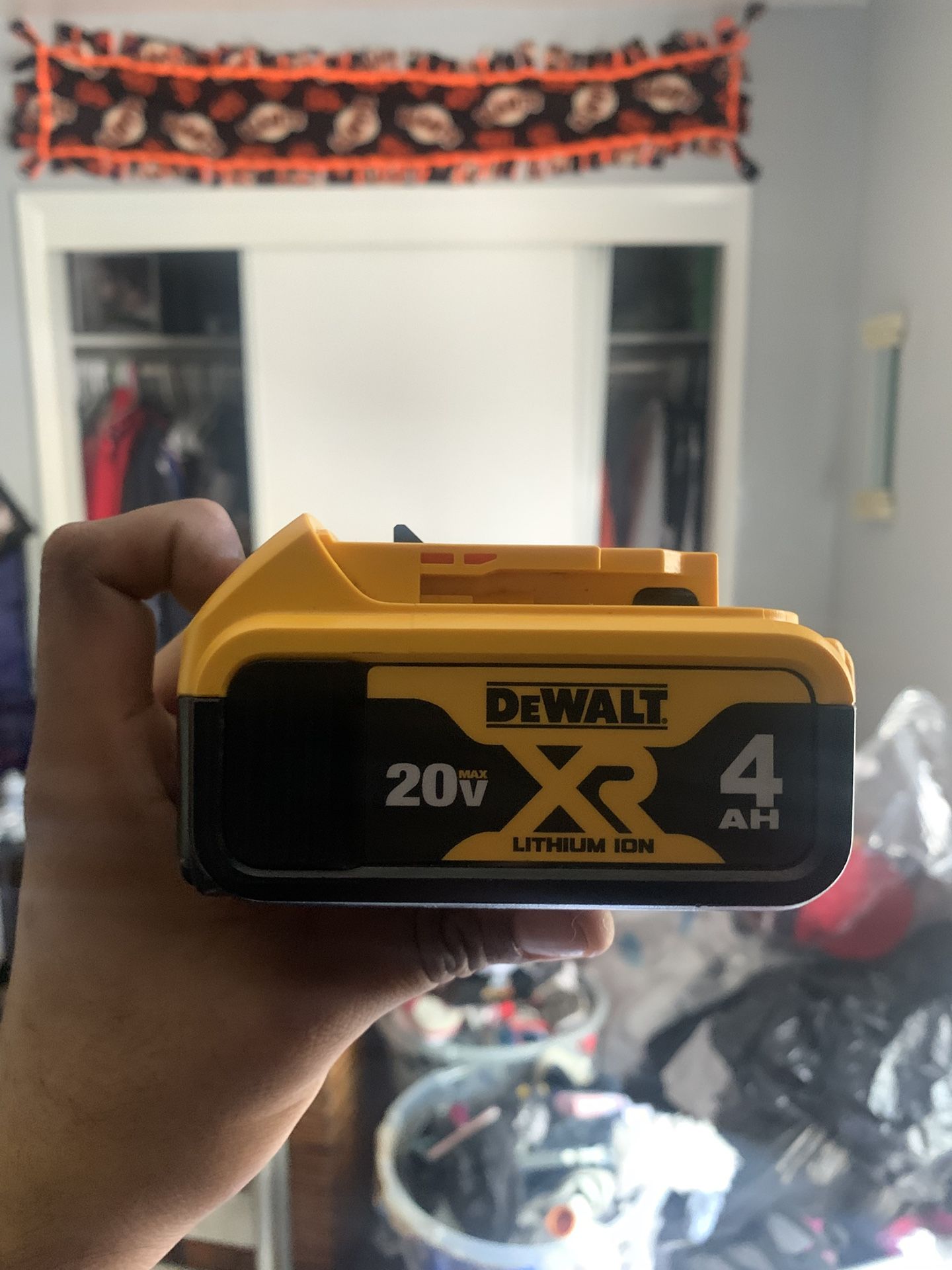 DEWALT 20V MAX 4ah Lithium Ion Battery (DCB204)