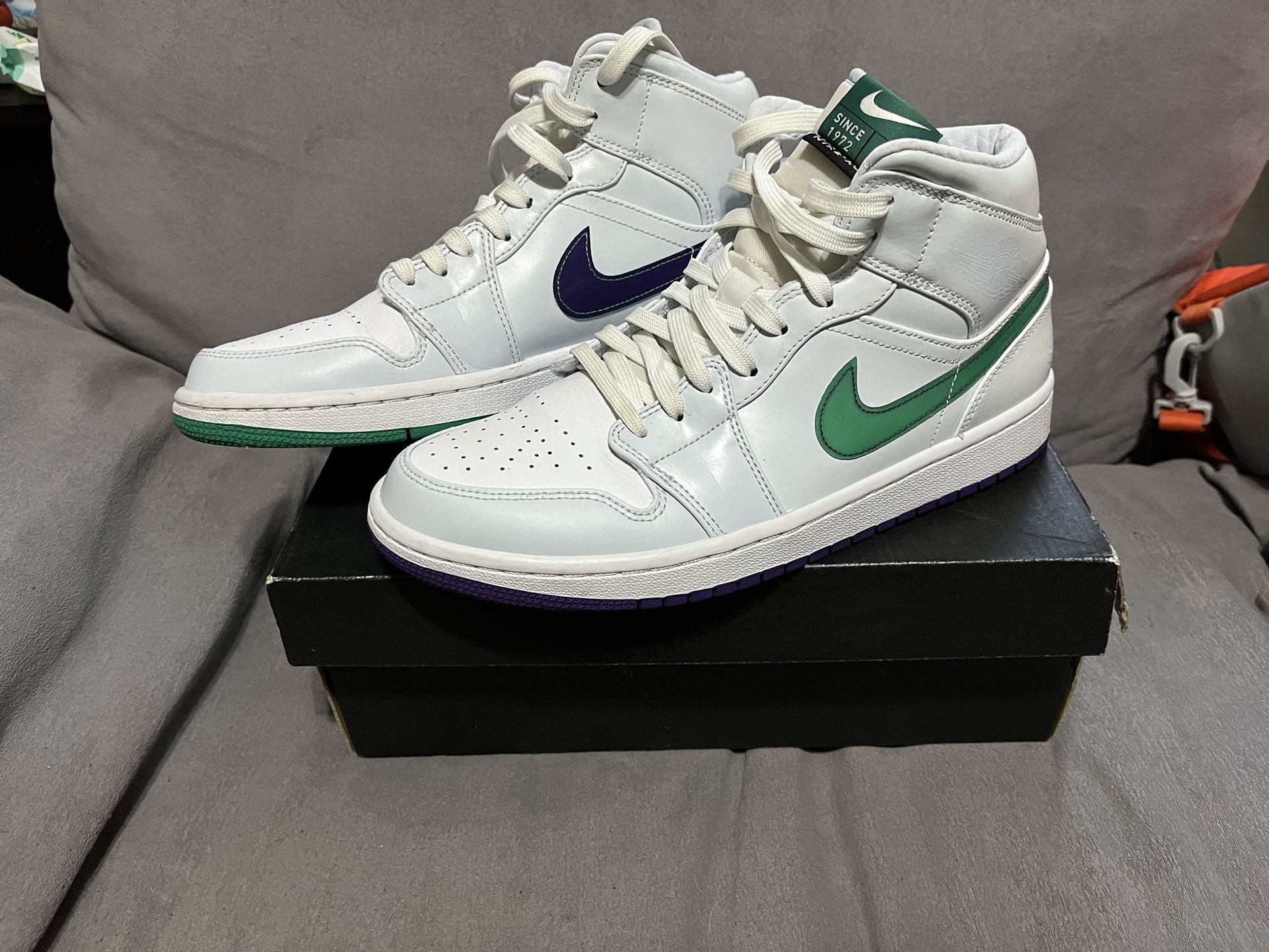 Air Jordan 1 Mid SE Luka Doncic size 9 for Sale in Los Angeles, CA - OfferUp