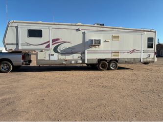 Fifth-wheel trailer
