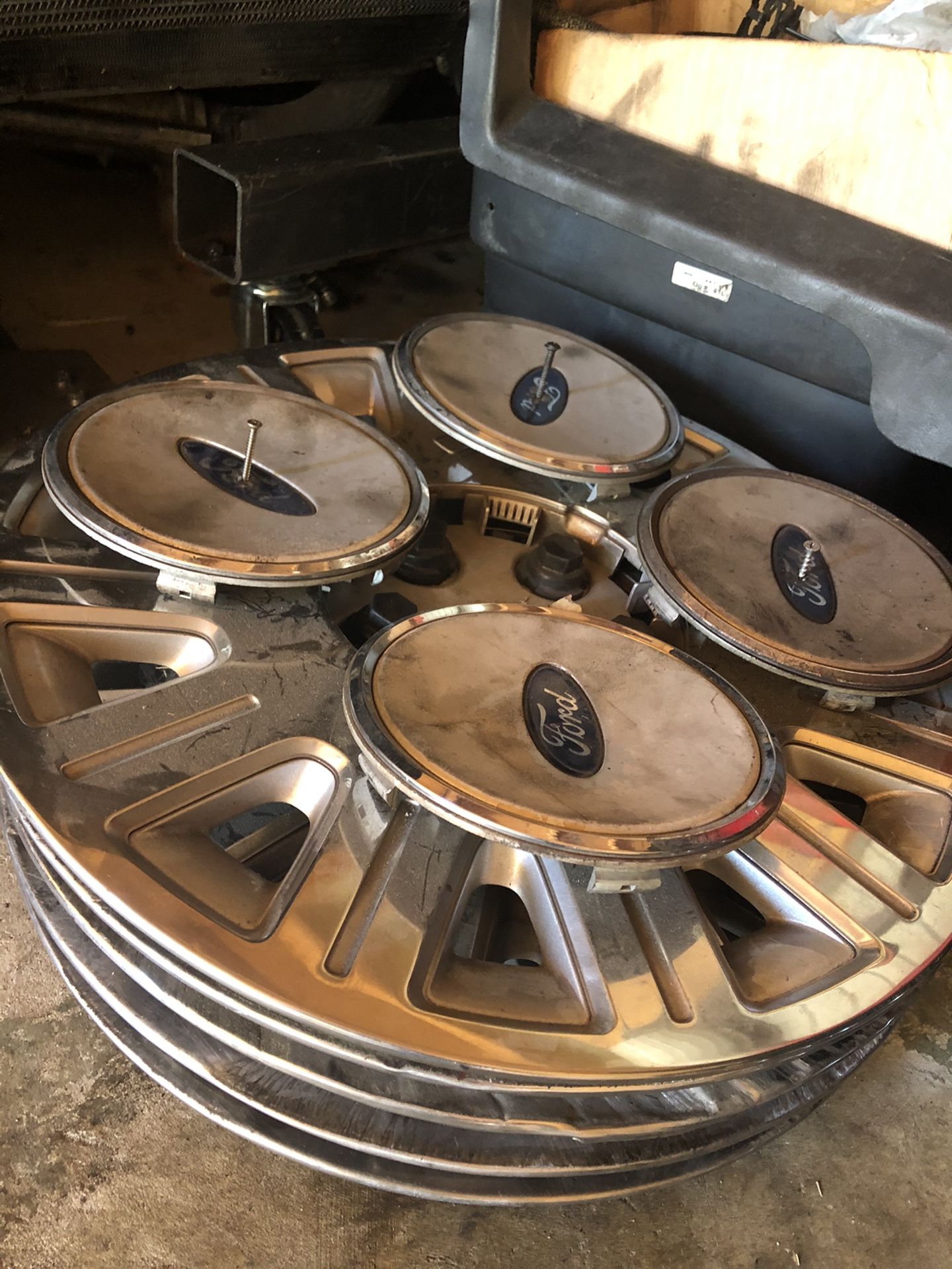 Crown Victoria 16 inch wheel covers and center caps with lug nuts