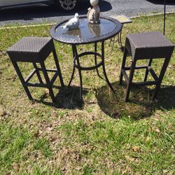 Price is firm.. high top beef stroke patio set