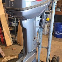 2000 Yamaha 2 Stroke Outboard Motor/Plus 2 Gas Cans