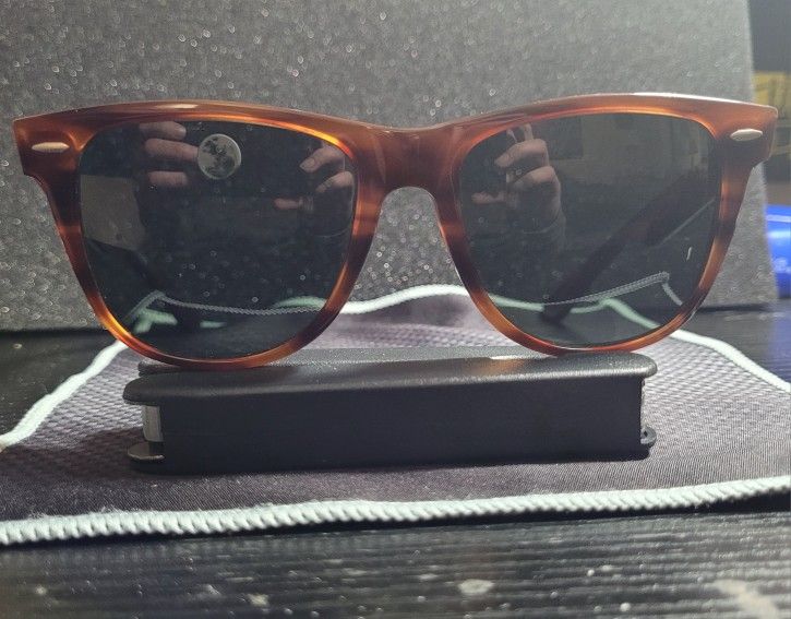 Ray-Ban B&L Wayfarer II - Sunglasses.