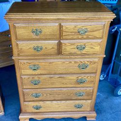 8 Drawer Solid Oak Wood Dresser Chest of Drawers 