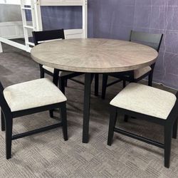 Round Brown Table And Chairs 