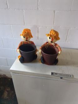 2 Flower Pot Holders 