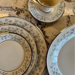 Windsong Lenox China Set 