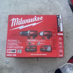 Milwaukee Drill Set 