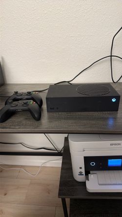 Xbox Series S w/ 2 Controllers