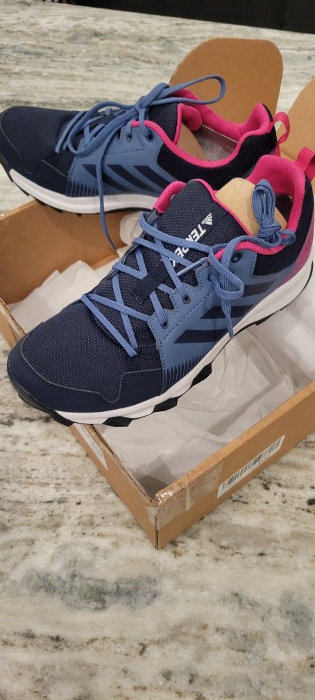 Adidas Women's GORETEX running Shoe, sz 10.5. Brand New In Box. 