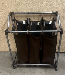 Laundry hamper