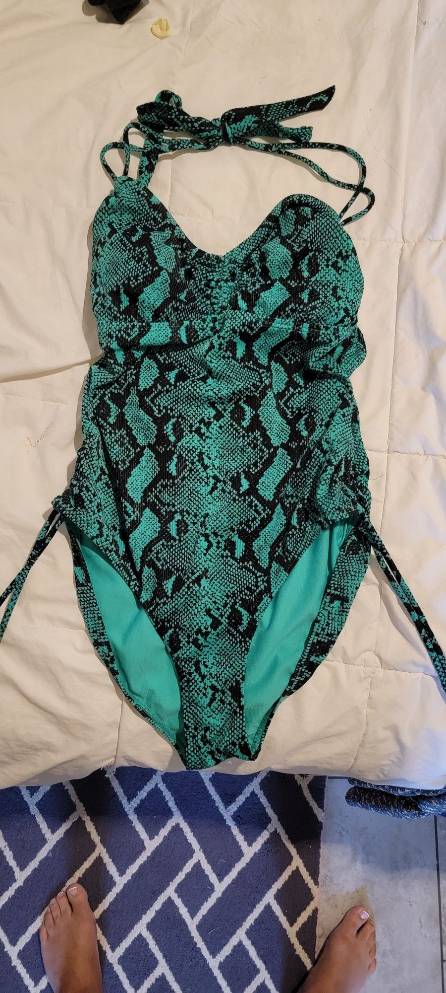 Girls 1 Piece Bathing Suit Size XL (15-17)