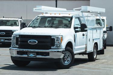 2017 Ford F-350 Chassis