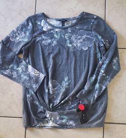 New Womens Shirt. Size Medium