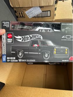 Mattel Brick Shop Hot Wheels '83 Chevy Silverado