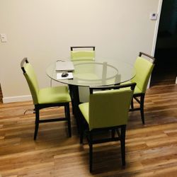 🍽️🚨 SALE ‼️ - $200 OBO (Or Best Offer) - ROOMS TO GO® Modern Glass Dining Table with Cherry Wood Legs & 4 Green Chairs