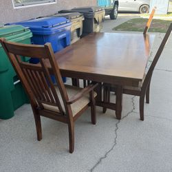 Free Entertainment unit And Table 