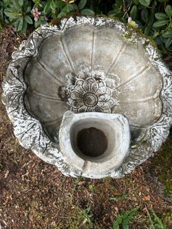 Concrete Garden Fountain.  Read description 1st
