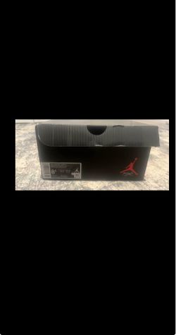 Jordan 4 retro rare air size 8.5
