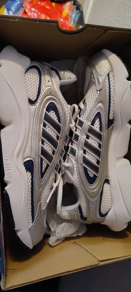 ADIDAS OZMILLEN RUNNING SNEAKERS 9.5W- 8M