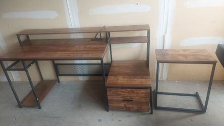Desk. Perfect Condition