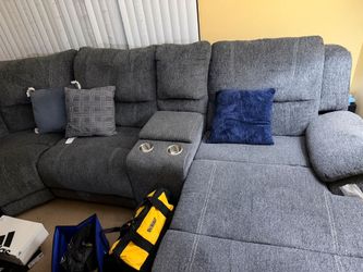 BEAUTIFUL GREY SECTIONAL LIVING ROOM SET
