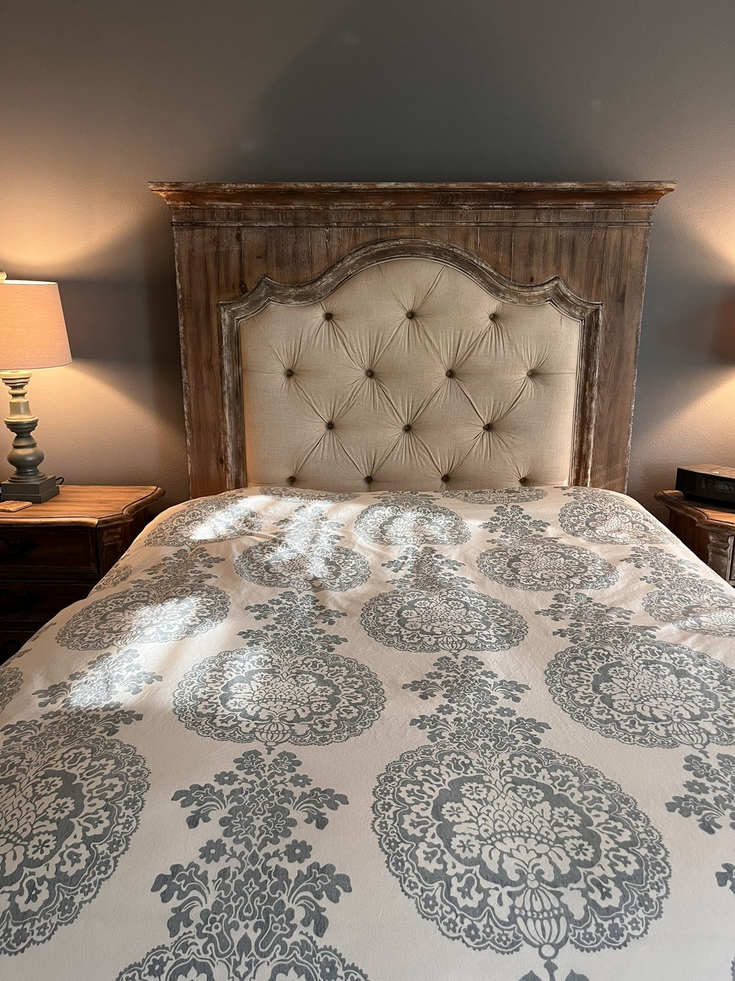 Hooker Furniture Chatelet Upholstered  Queen Bed