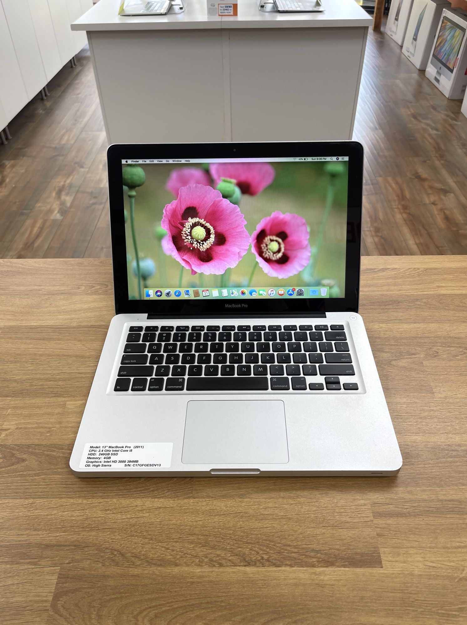 13" MacBook ** 2.4Ghz Intel Core i5 ** 240GB SSD ** 4GB RAM ** Excellent Condition for Sale in Los Angeles, CA - OfferUp