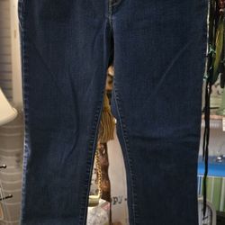Ladies Levi's Size 12,  31x30