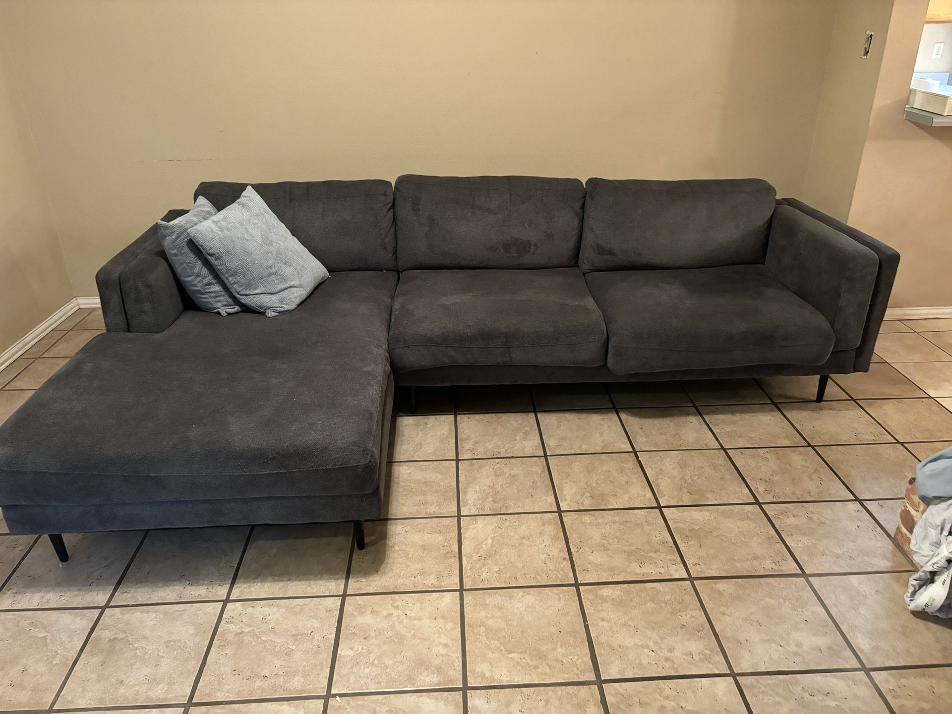 Living Spaces Large Sectional Sofa Couch With Chaise Lounge Grey